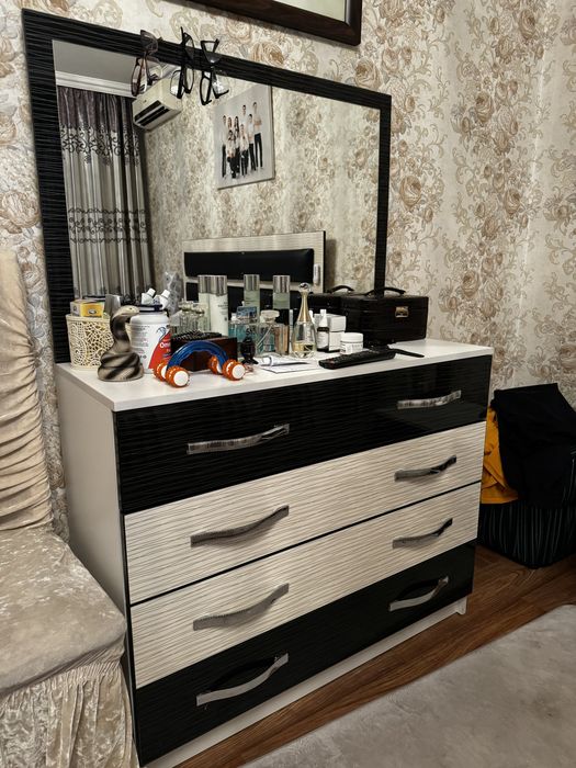 Продается спальный гарнитур