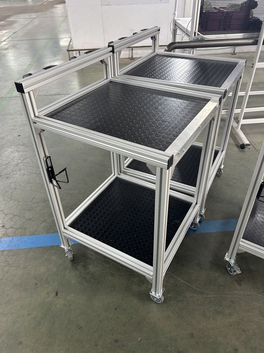 Количка за инструменти, изработена от алуминиеви профили