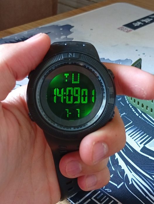 Продам часы электронные Skmeil
