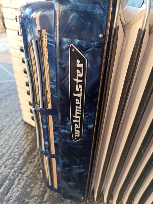 Vând akordeon weltmeister