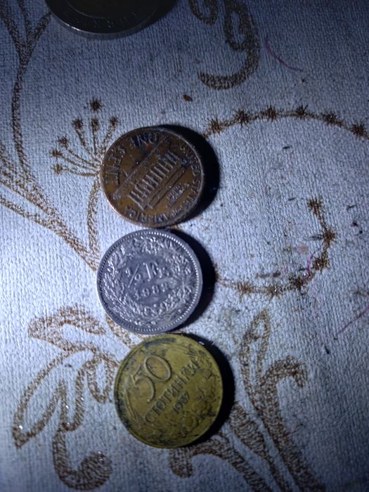 Продавам стари монети
