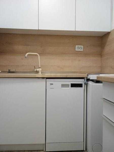 Дава се под наем Двустаен апартамент в Бургас, Център - 70 кв.м за 326.4 € - Снимка #4