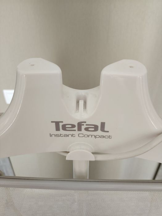 Продаю вертикальный отпариватель Tefal