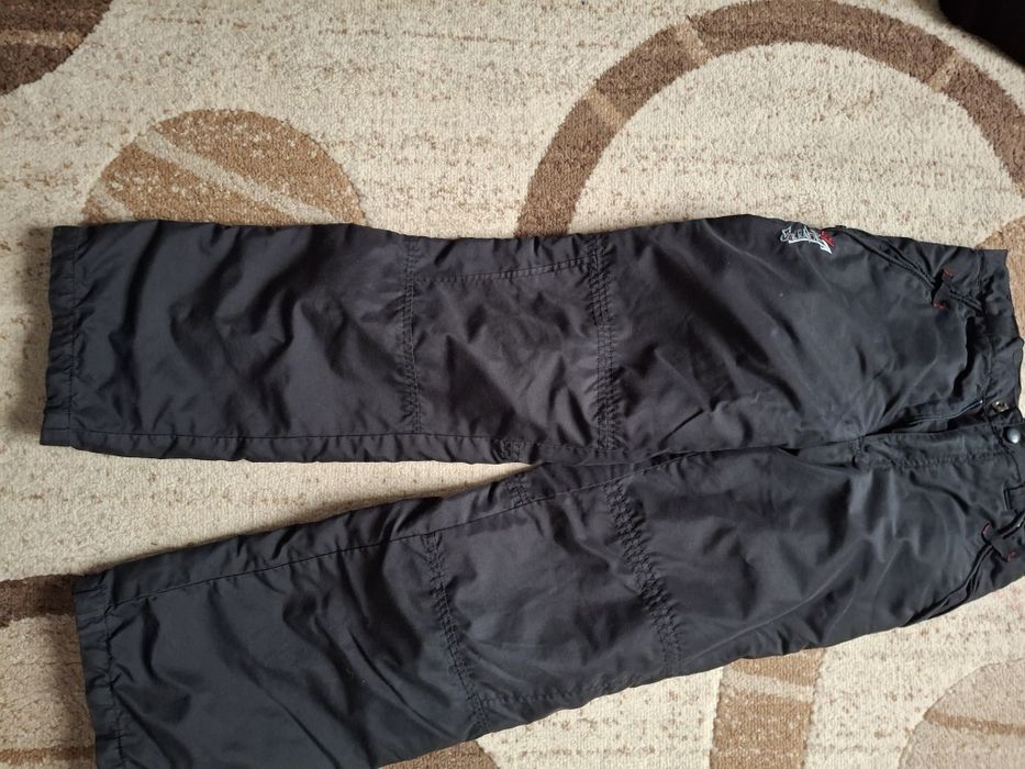 Vand pantaloni de ski pentru 7-8 ani