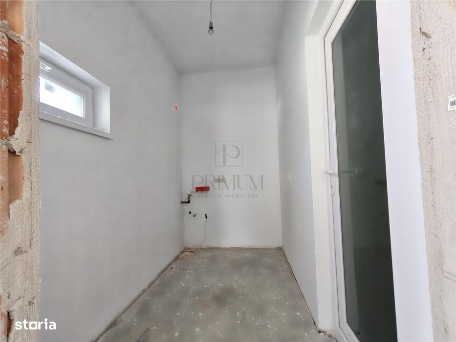 Duplex 5 camere - despartit prin garaj - teren generos