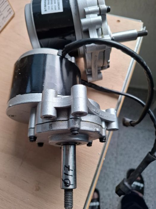 Motor pentru scaun cu rotile