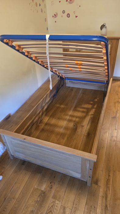 Единично легло и нощно шкафче