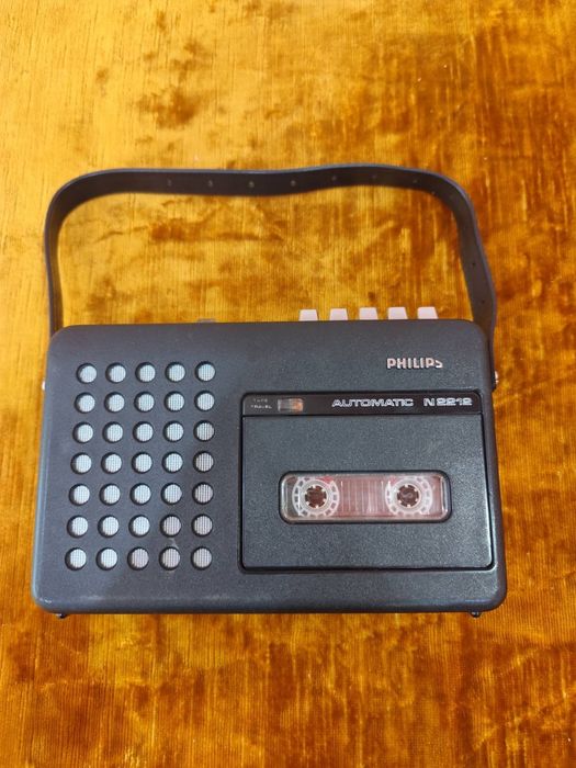 Продавам касетофон FHILIPS.