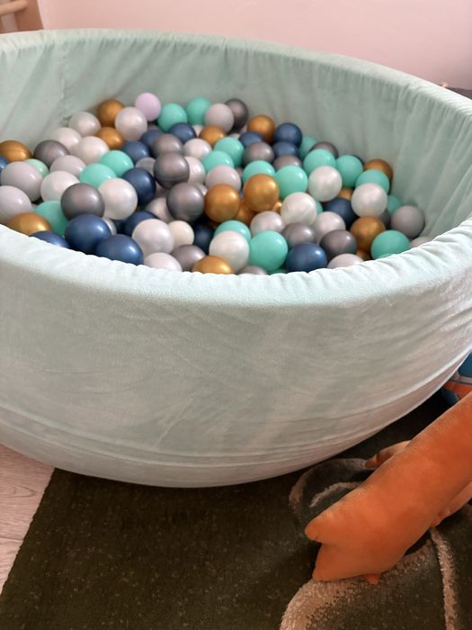 Продам детский сухой бассейн с шариками