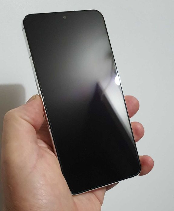 Samsung Galaxy S22, 128GB, 8GB RAM, 5G - Phantom White - перфектен