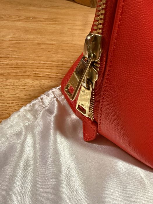 Дамска чанта Furla Code M Dome Bag