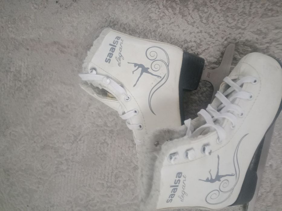 Продам детские коньки размер 31