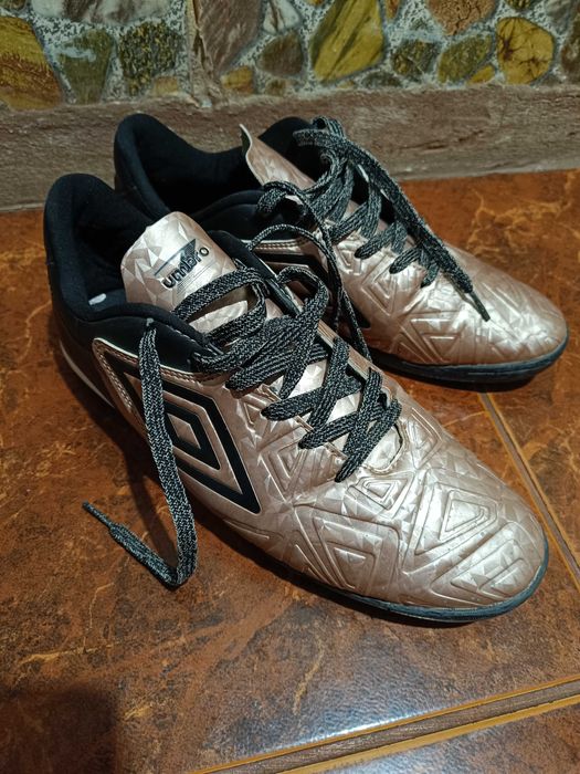 Футболни маратонки