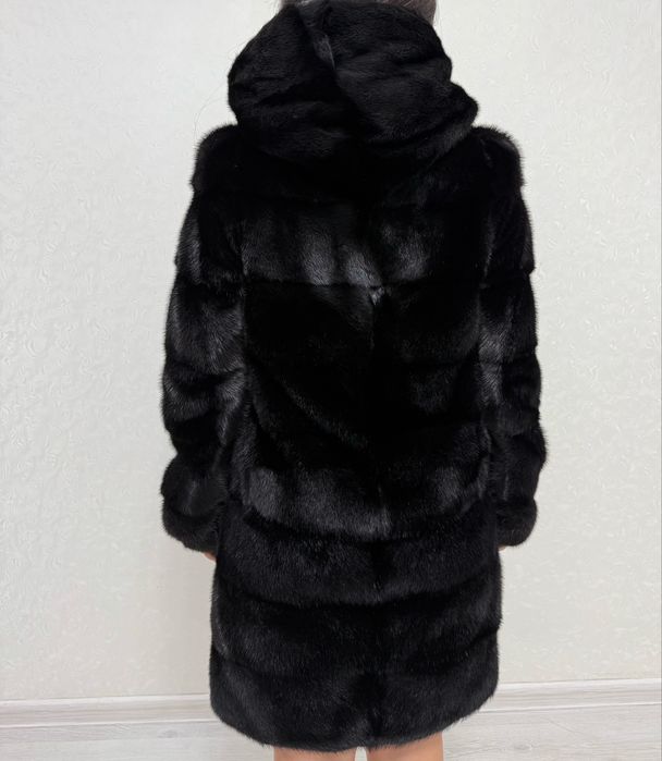 Поодам Норковую шубу