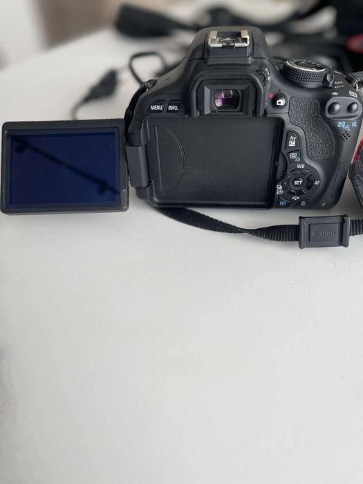 Фотокамера Canon EOS 600D