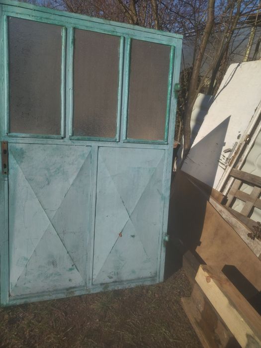 Продавам метални гаражни врати
