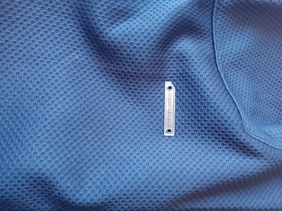 Jachetă sport Under Armour – Mărime L – Stare impecabilă