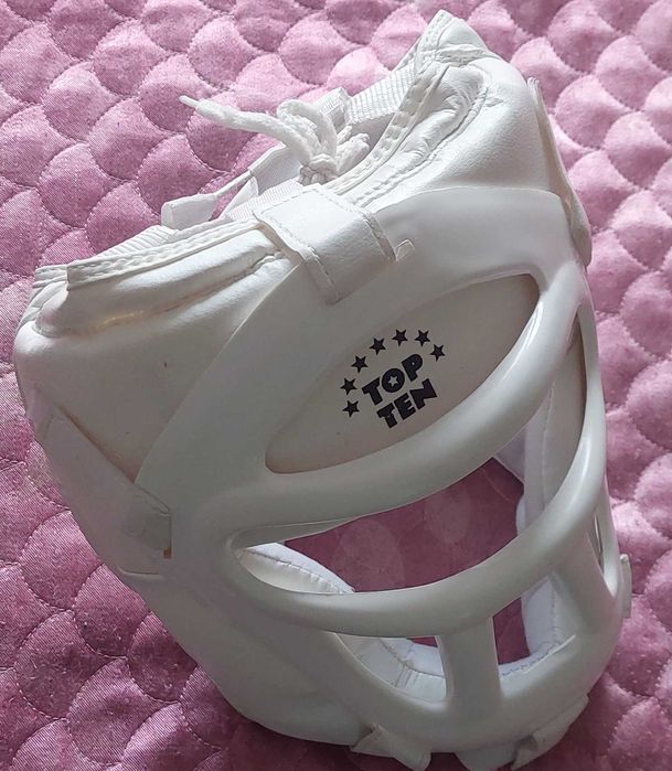 Защитный шлем б/у