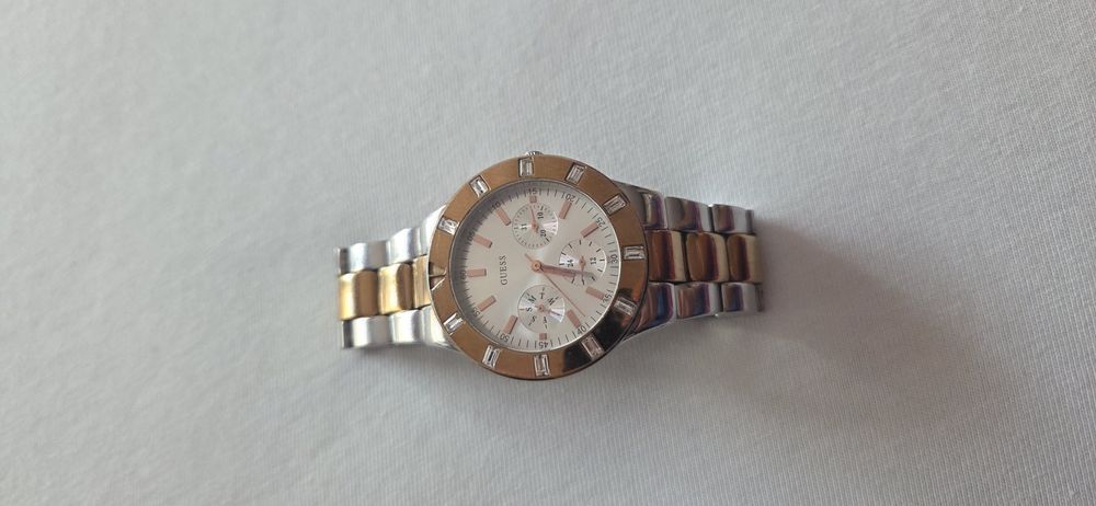 Оригинален дамски часовник guess