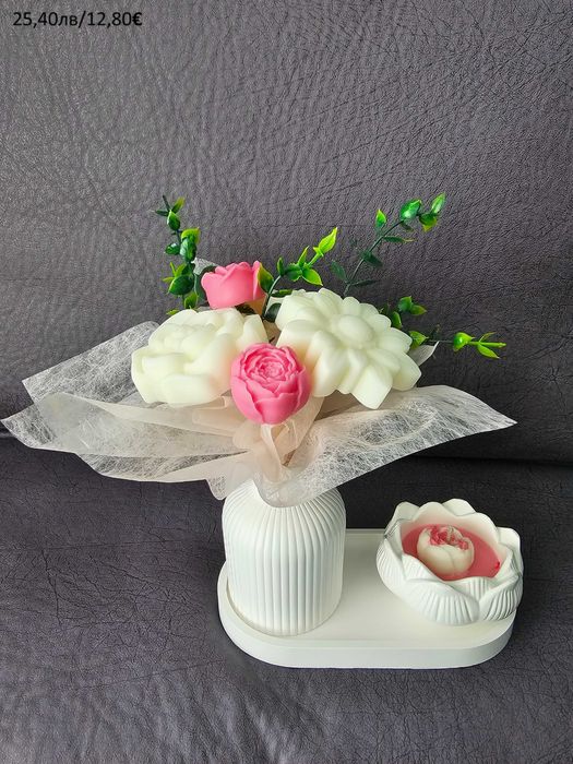 Букети с цветя от соев восък и ароматни свещи в керамични кашпи