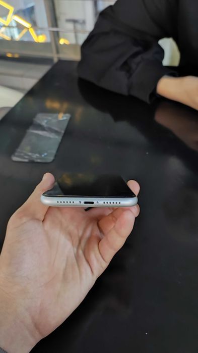 Iphone 11 white 64 gb
