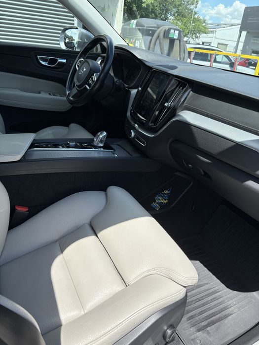 VOLVO XC60 2018 — imagine 2