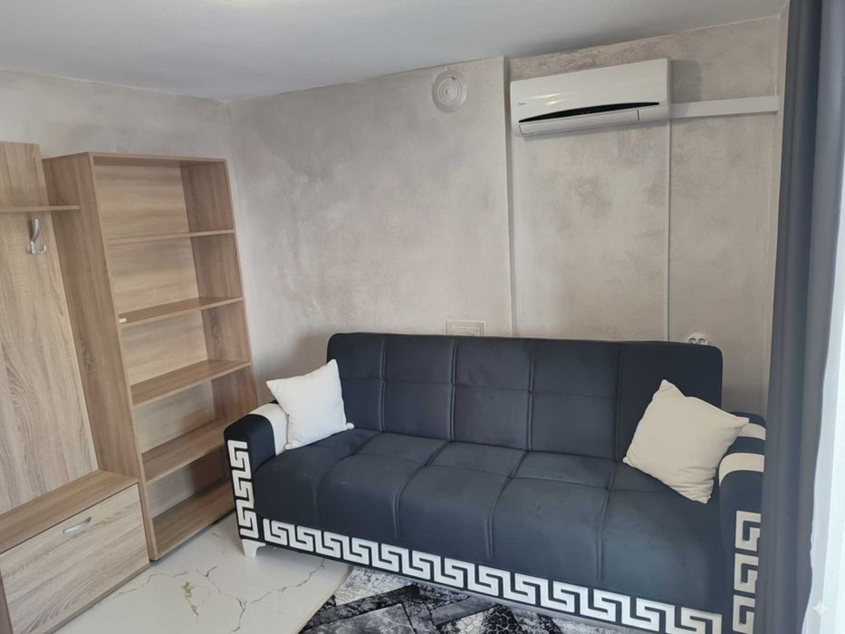 Дава се под наем Едностаен апартамент в Варна, Център - 22 кв.м за 310 € - Снимка #1