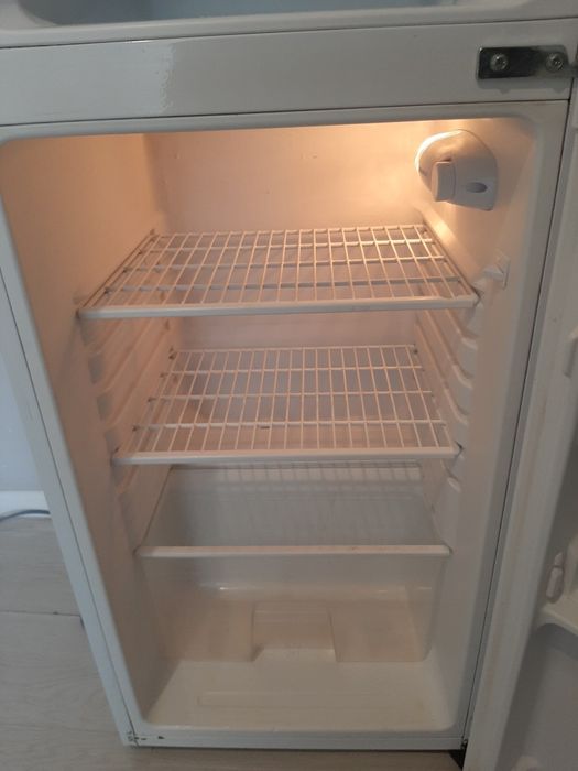 Продам холодильник Elenberg возможно доставка