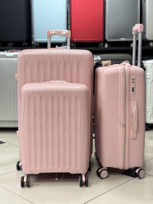 Супер скидка на средние чемоданы из полипропилена