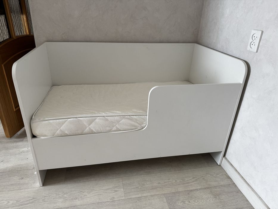 Продам детскую кроватку 120*70