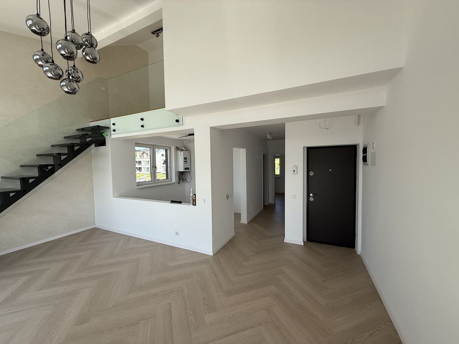 Vand apartament 3 camere/ schimb cu auto