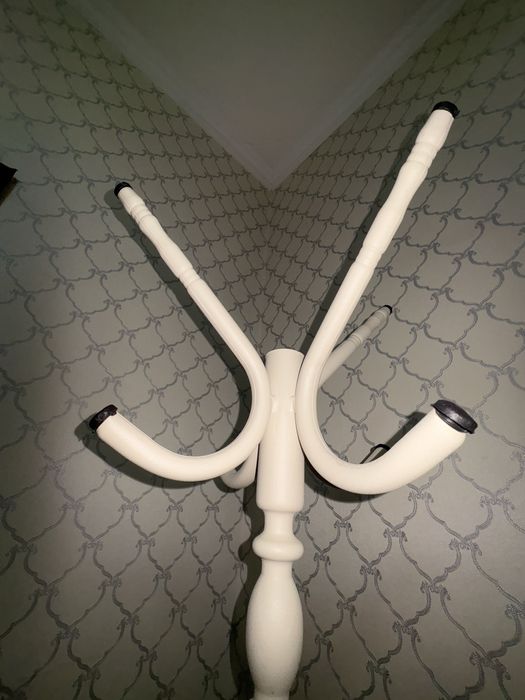 Вешалка для одежды и тд.