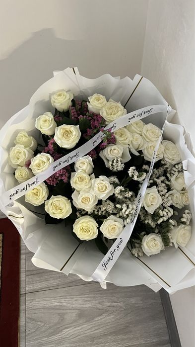 Элегантный букет белых роз