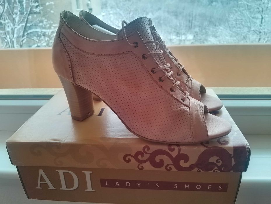 Дамски обувки от естествена кожа