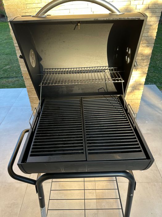 Grătar pt curte,pe lemn și cărbune