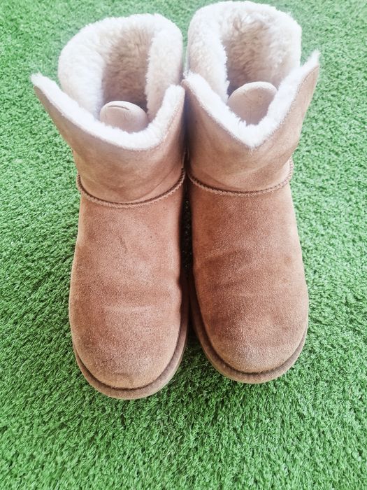 Vand ghete UGG, marime 38, in stare buna.