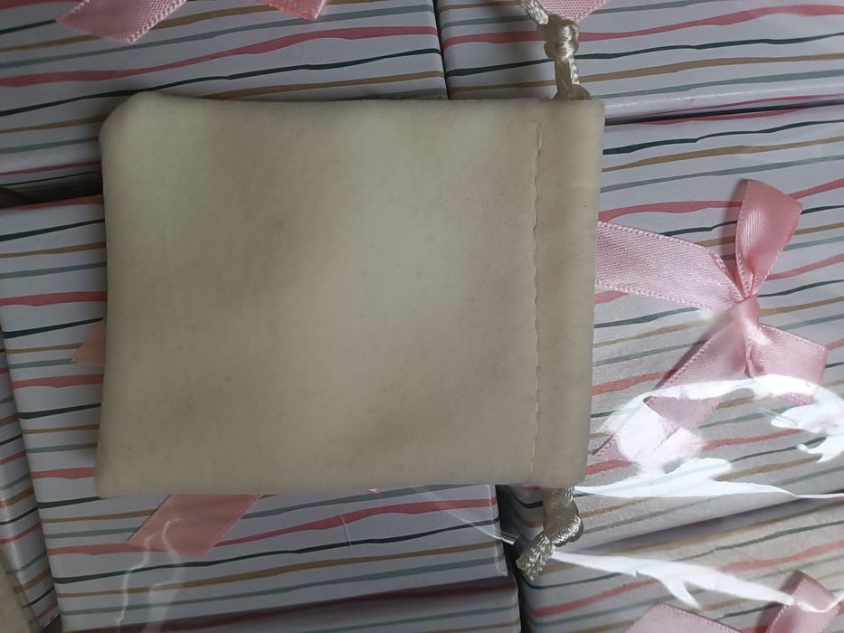 Taqinchoqlar uchun podarochniy karopka va xaltachalar