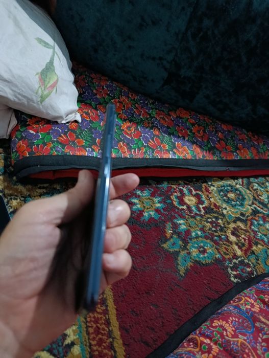 Vivo v21 8+4gb/128gb ishlashi zo'r. Korobka bor