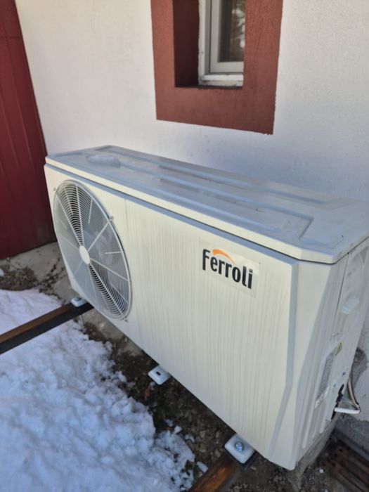 Vand s au schimb cu apartament .