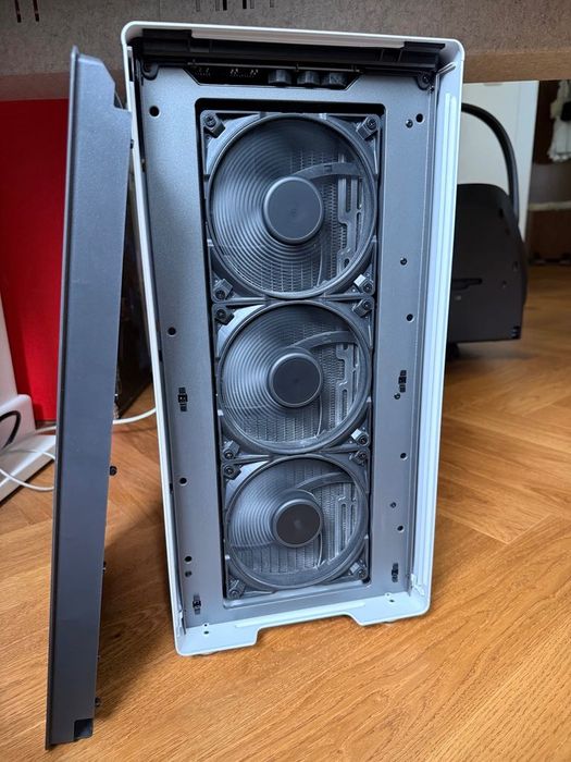 Sistem Complet Ryzen 7 9800X3D / RTX 5080 + Monitor OLED PG32UCDP