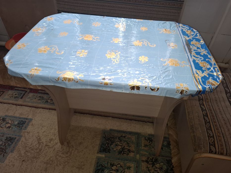 Уголок столыменен