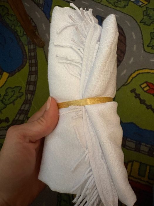 Eșarfă albă nouă