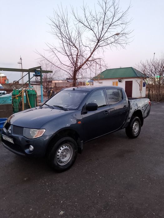 Mitsubishi.  l200