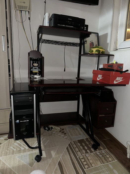 Рабочий компьютерный стол