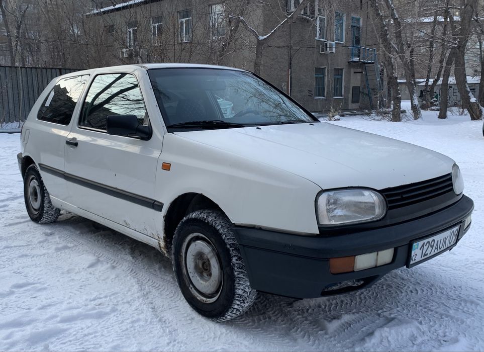 Срочно продается Volkswagen Golf, 1993 г., Автомат, Белый