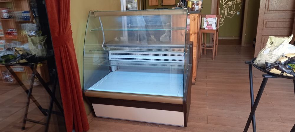 Витринный холодильник