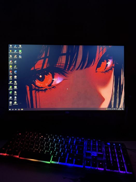 Монитор с клавиш и мышка