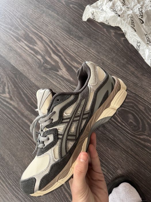 papuci asics marimea 42,5