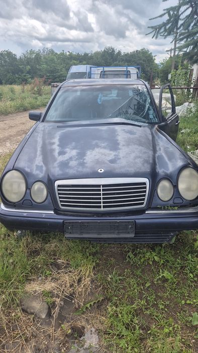 Мерцедес Е220. На части