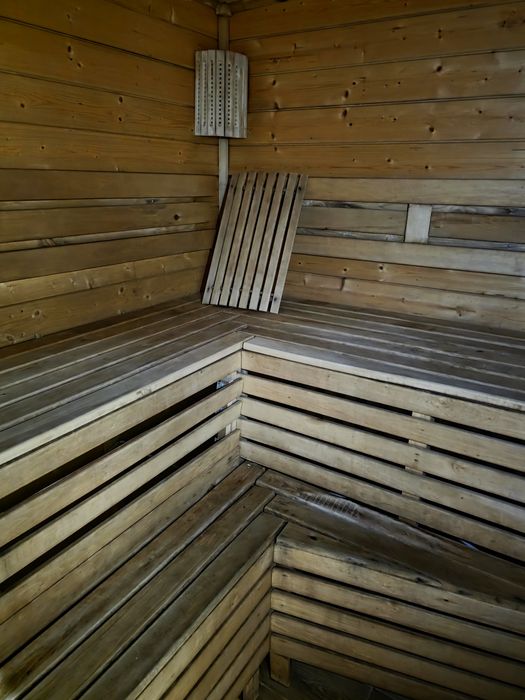 Продам полки в сауну , ваганку, брус для сауны б/у.